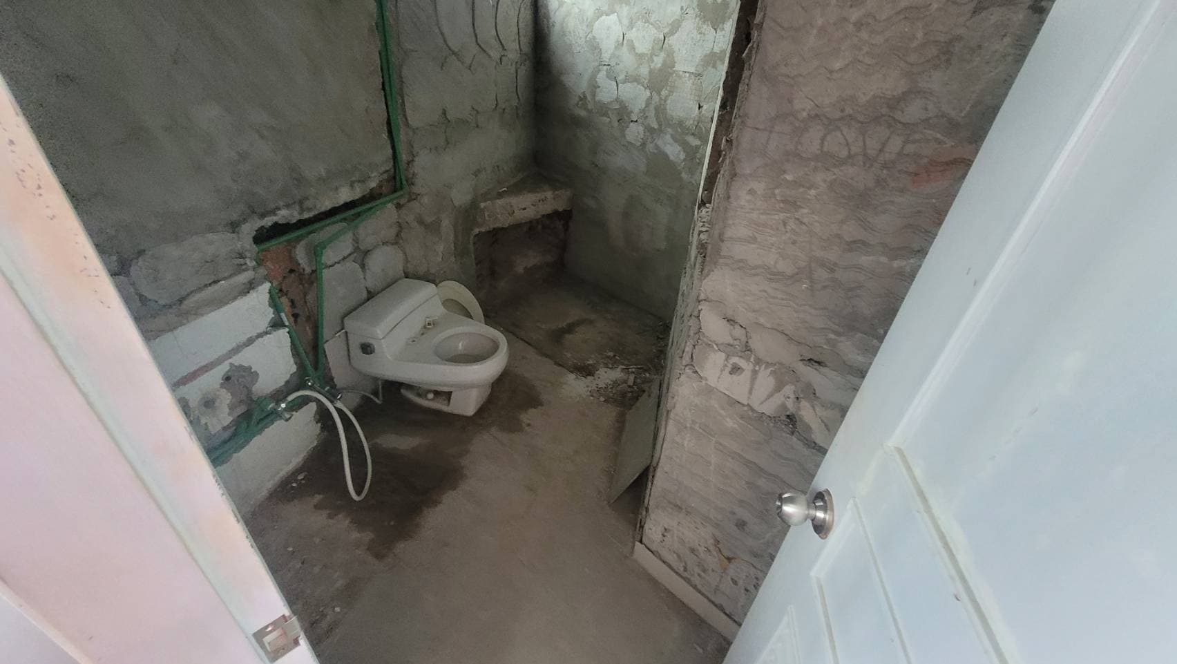 12945 – 342_bathroom.jpg