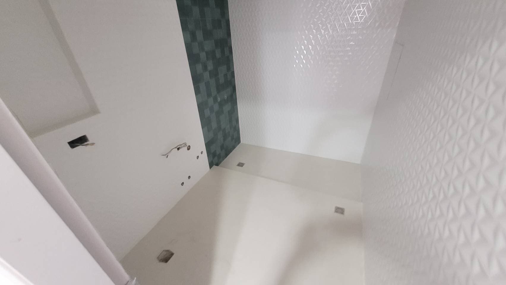 12945 – 349_bathroom.jpg