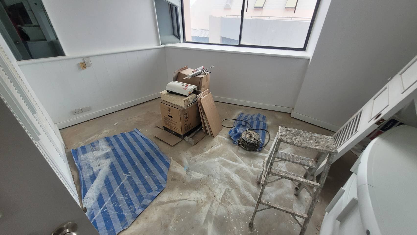 12945 – 353_bathroom.jpg