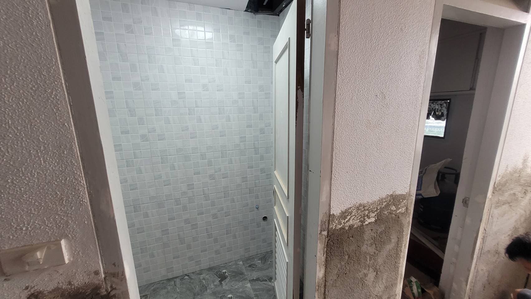 12945 – 354_bathroom.jpg