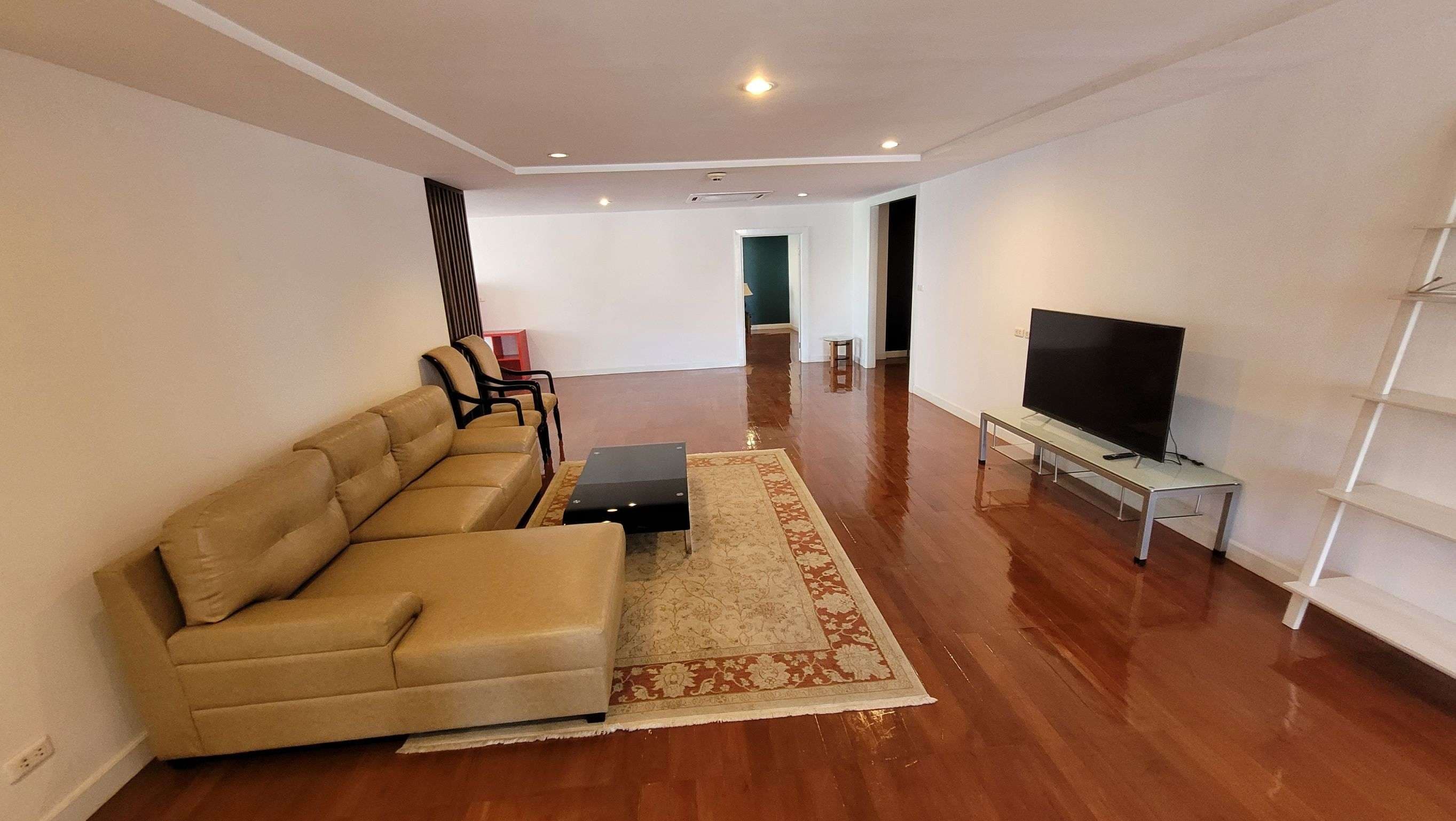 12947 – 129_living_room.jpg