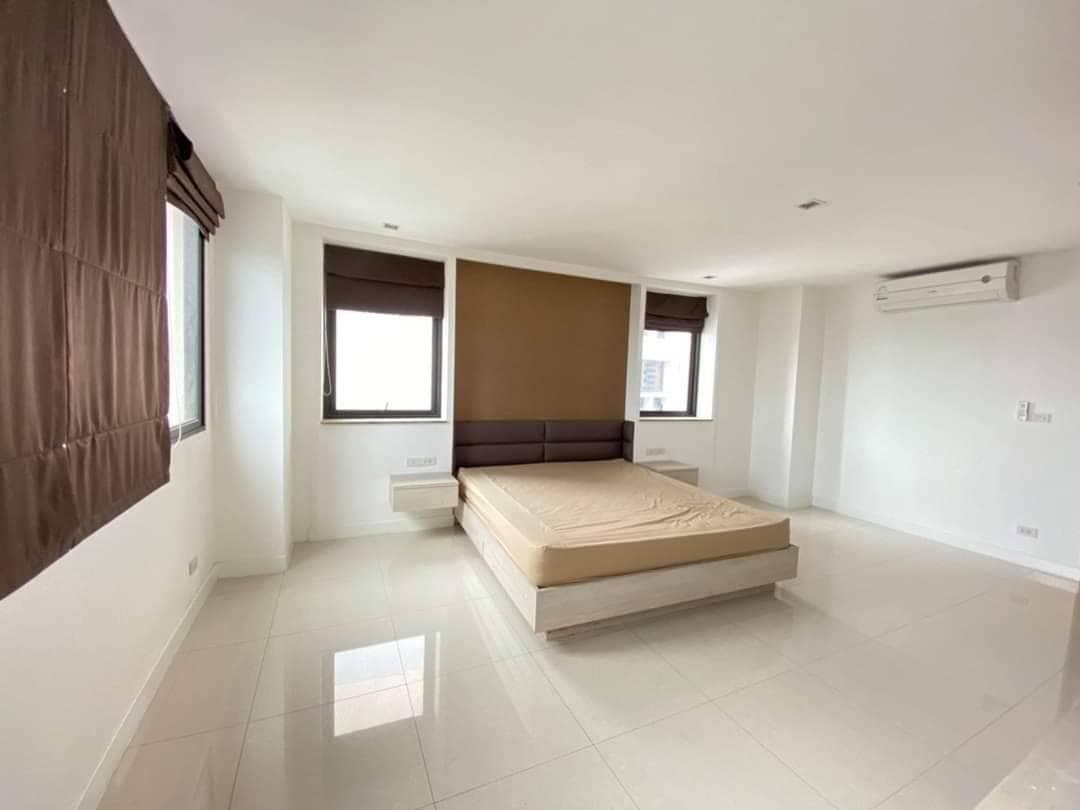 12955 – 206_bedroom.jpg