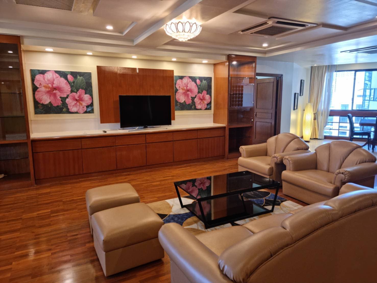 12966 – 1104_living_room.jpg