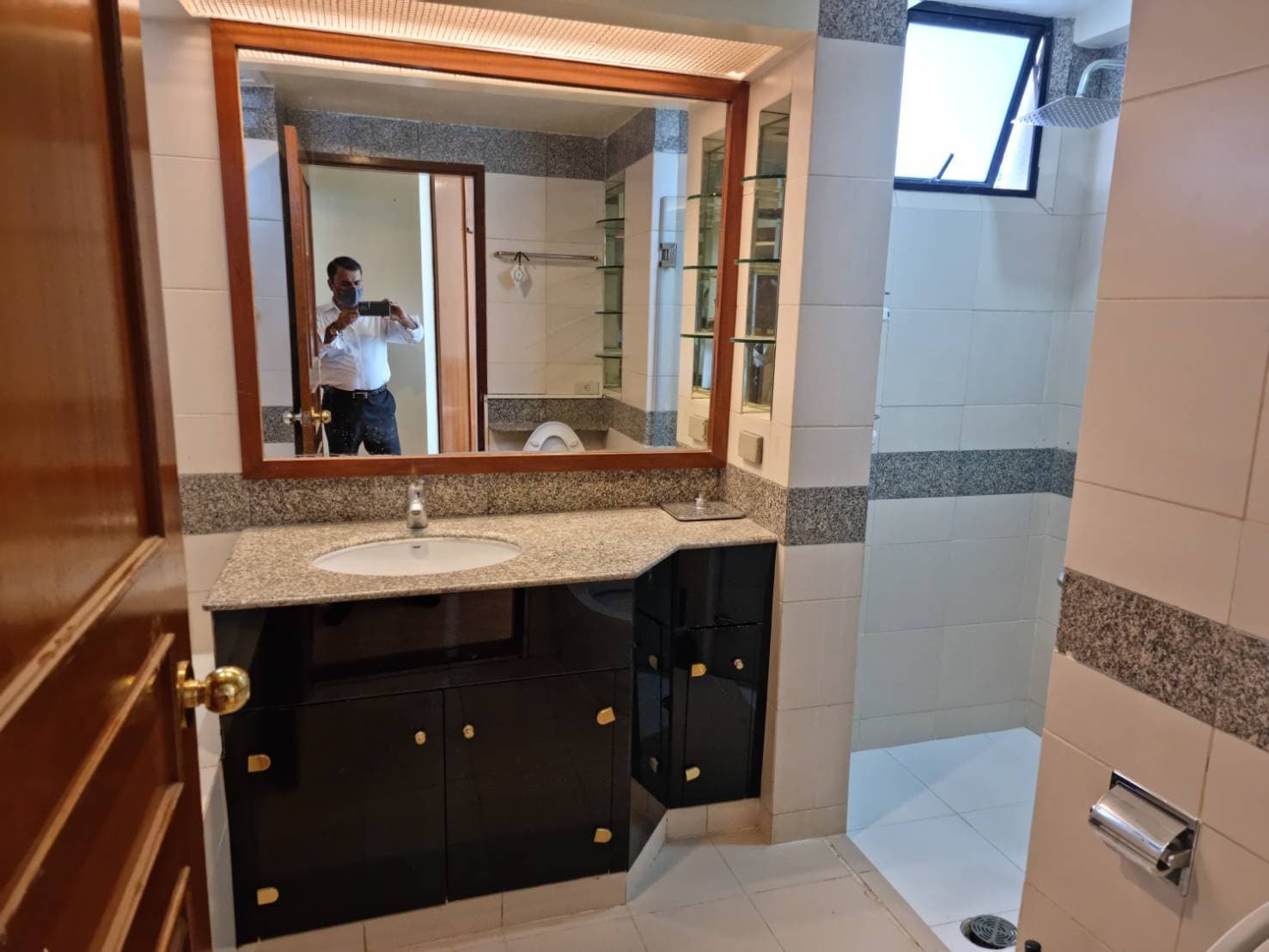 12966 – 320_bathroom.jpg