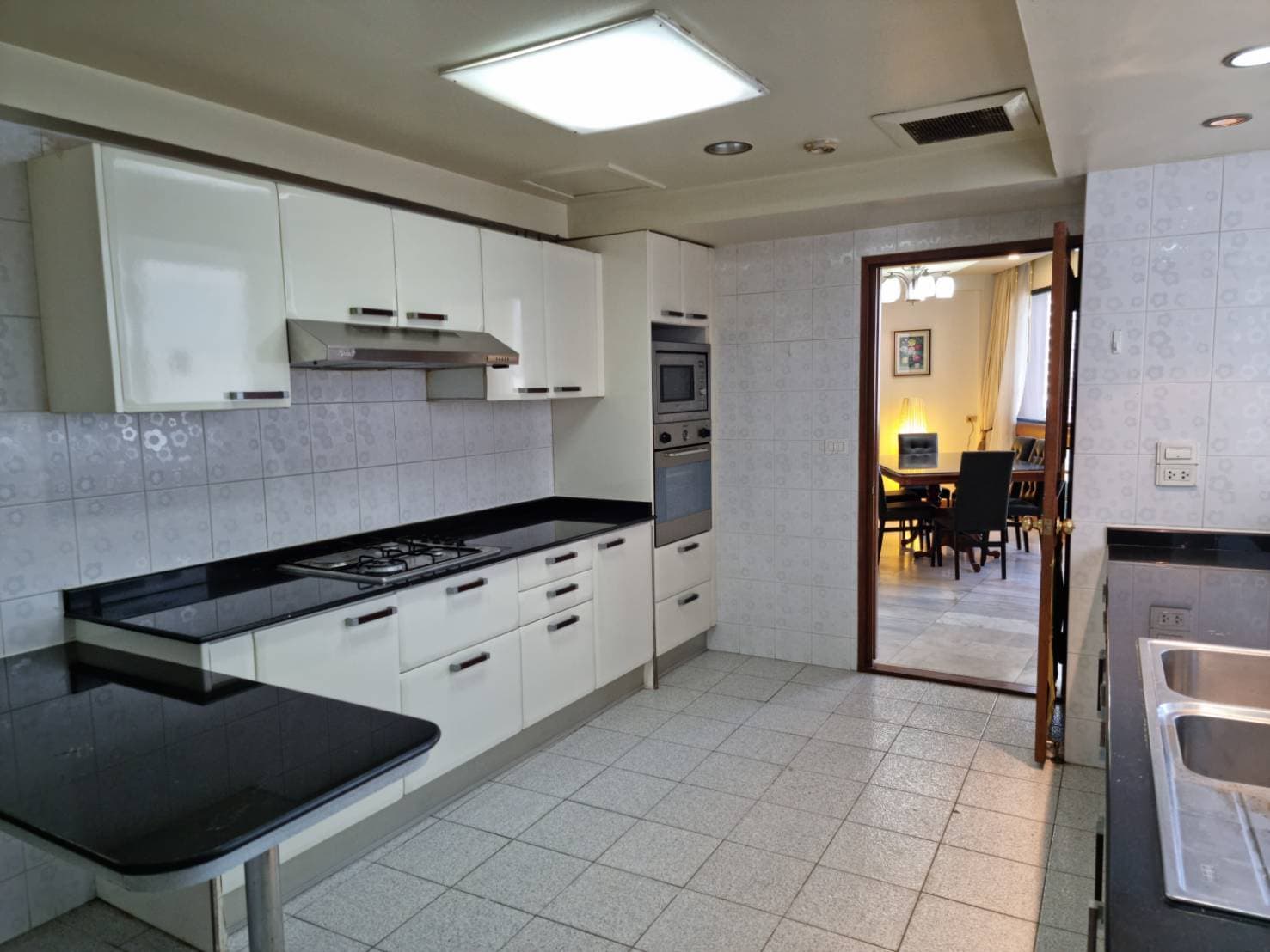 12966 – 437_kitchen.jpg