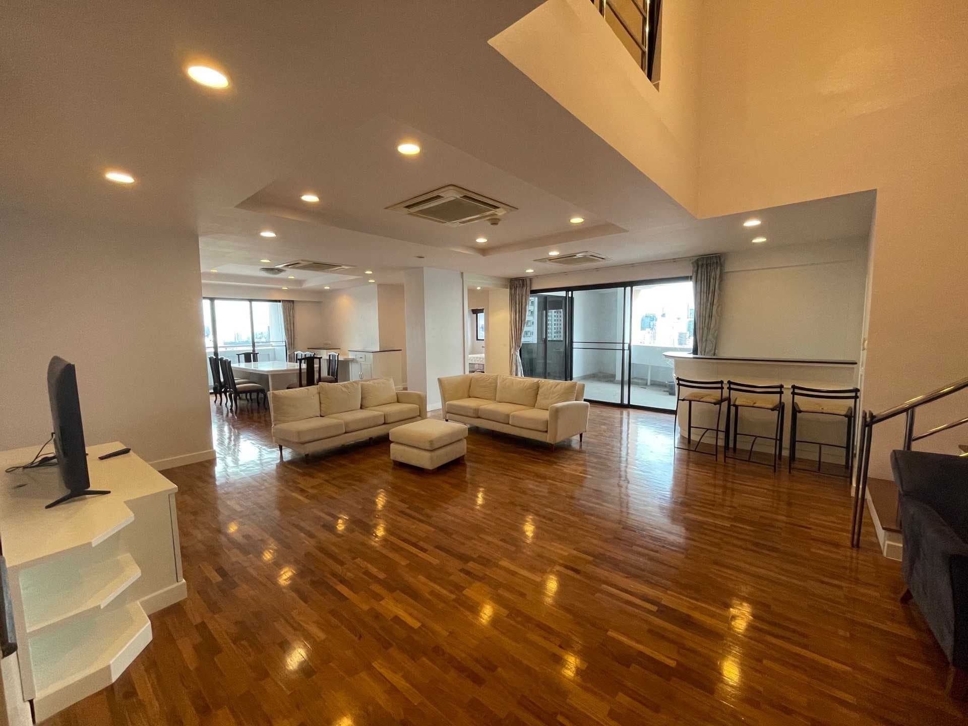 12995 – 151_living_room.jpg