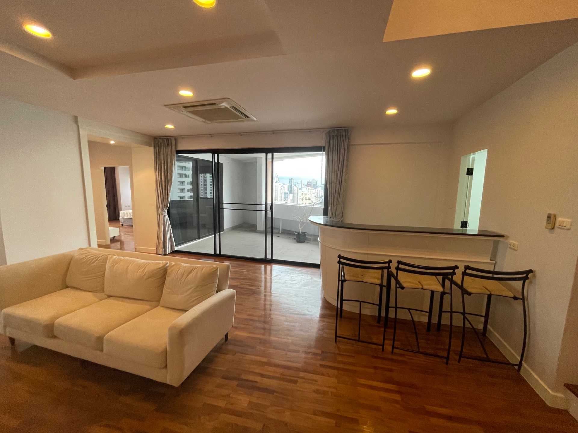 12995 – 173_living_room.jpg