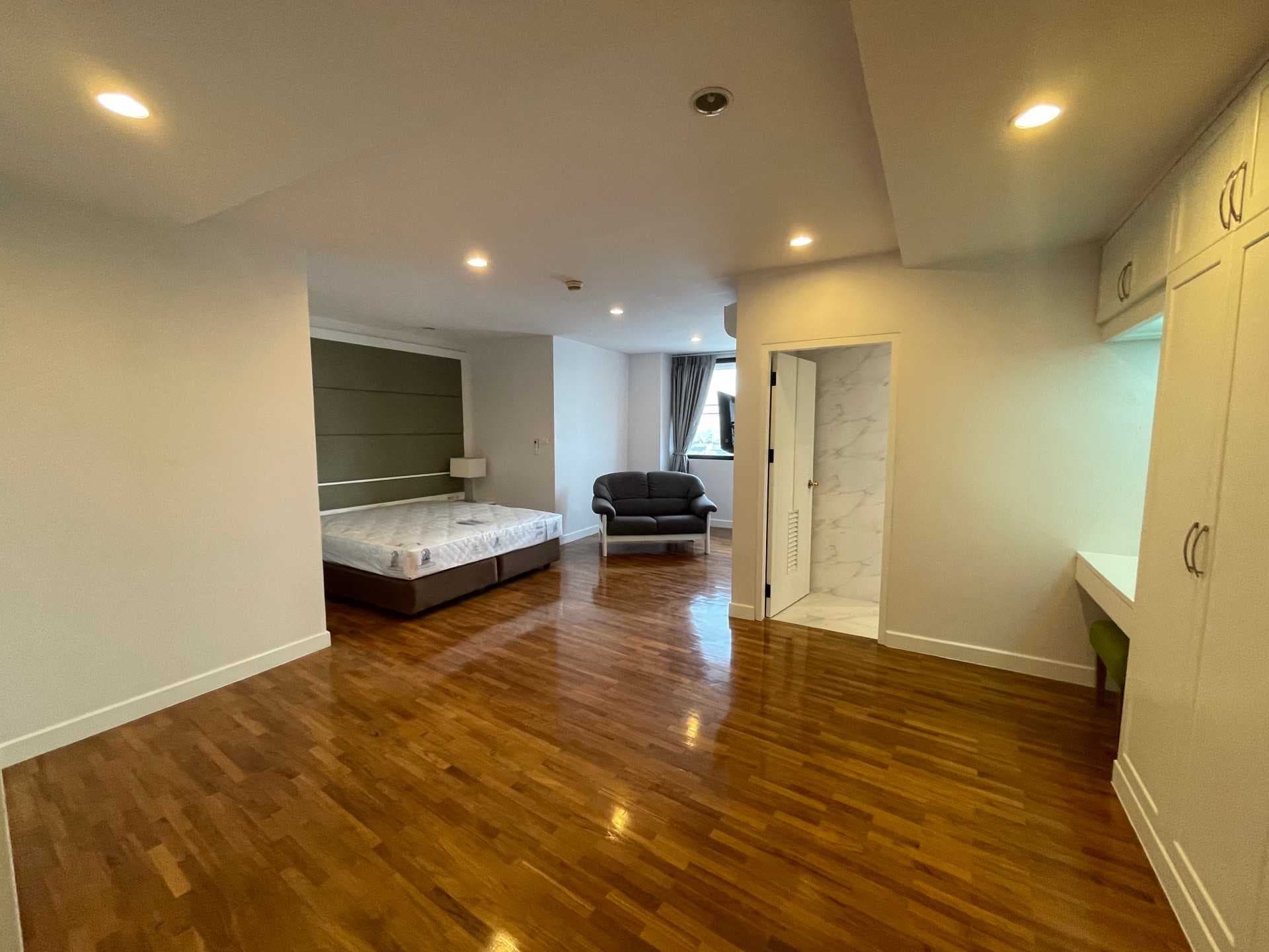 12995 – Noon005.jpg