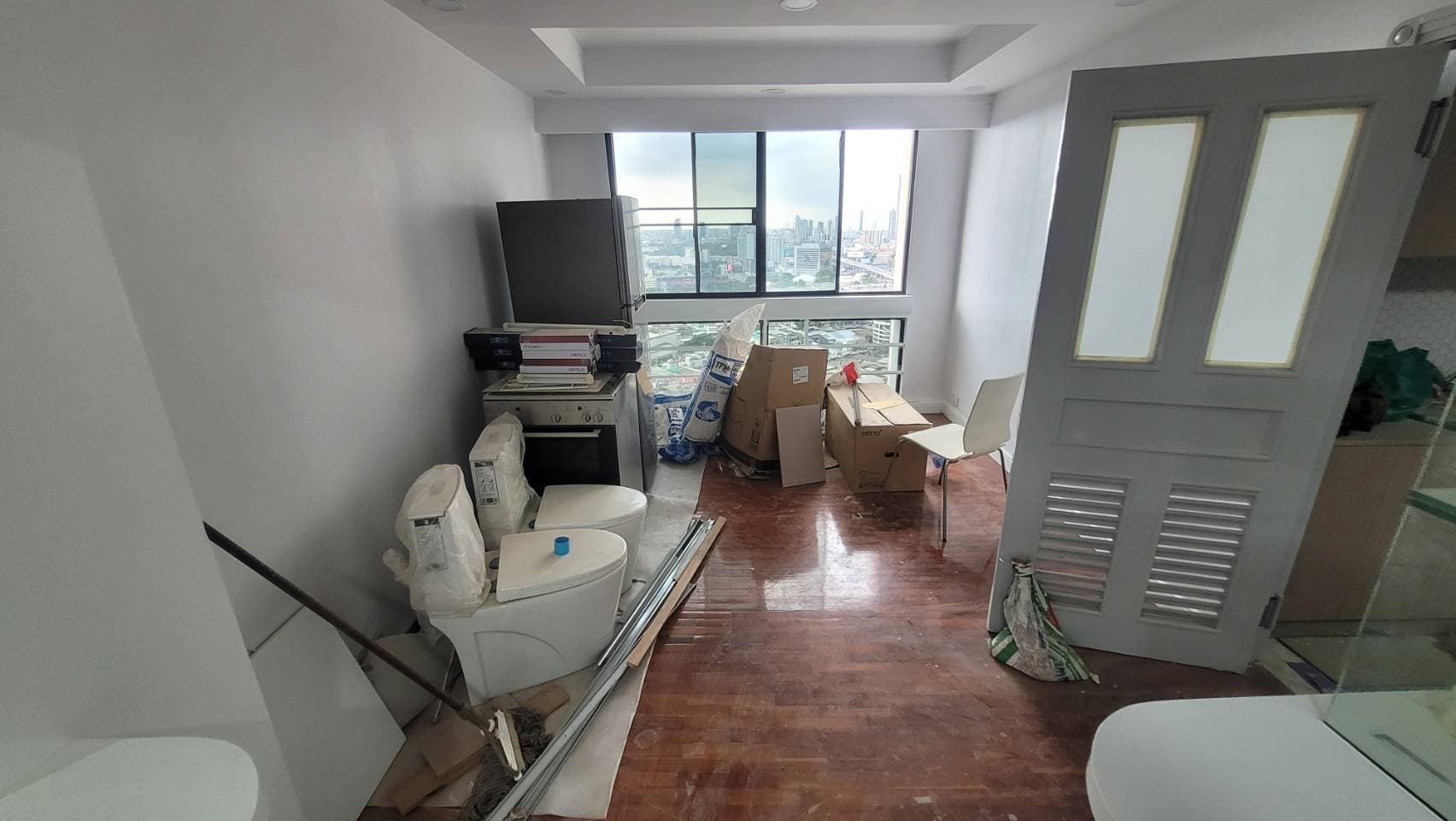12945 – 132_living_room.jpg